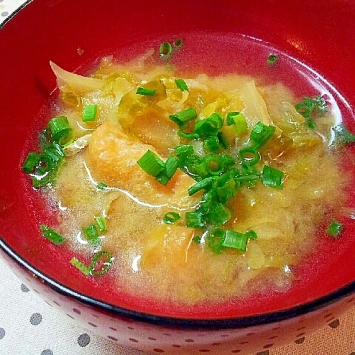 春キャベツと油揚げと小ねぎのお味噌汁♪